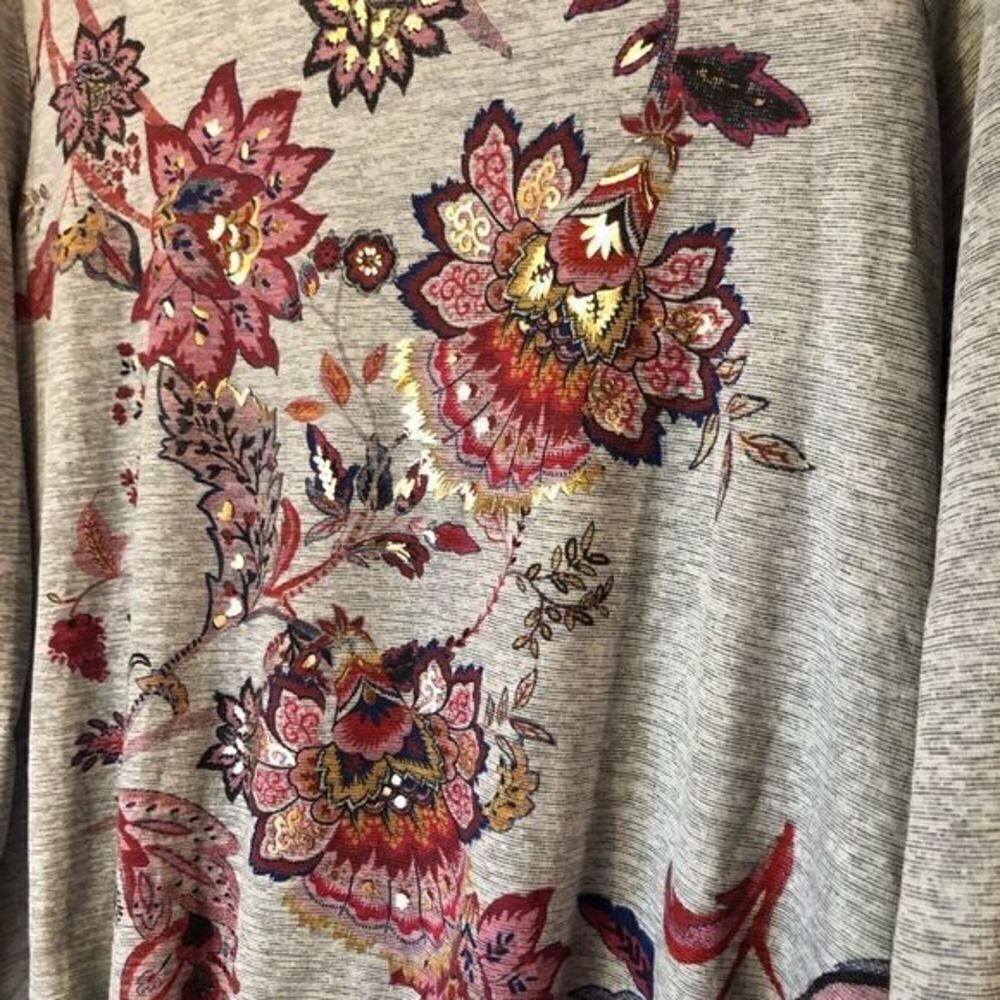 Style & Co Embracing Fleur Gray Top (Small) - Picture 4 of 10